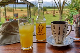 Auch kleinere Lokalitäten wie das upside down Restaurant am ,,Giant Baobab" bei Hoedspruit bieten selbst hergestellten Mangosaft an. Und natürlich leckeren Kaffee.