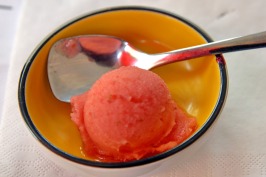 Zugabe: Erdbeer-Sorbet-Sekt-Eis